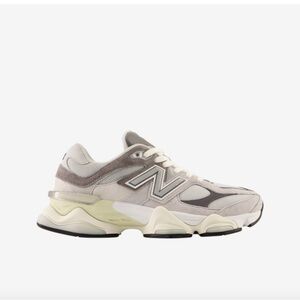 NEW IN BOX New Balance 9060